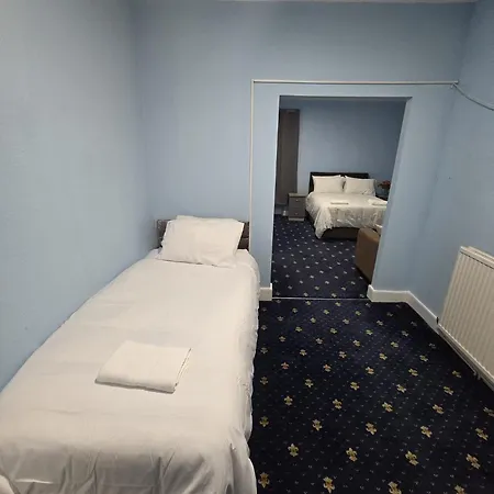 מלון Maqs Bistro